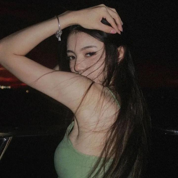 红衣小女孩